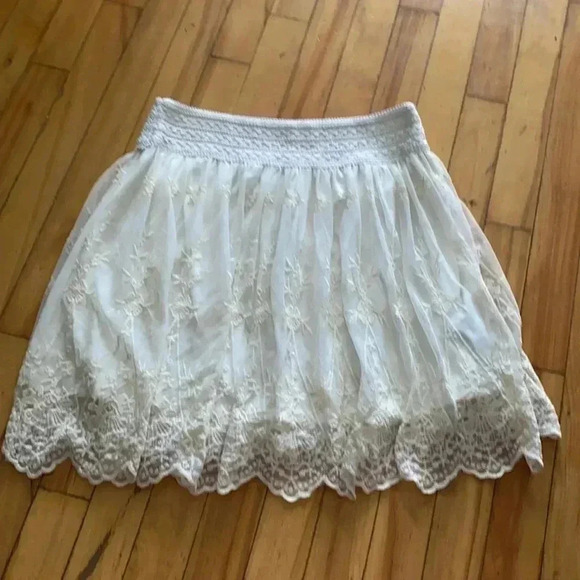 Suzy Shier Dresses & Skirts - Lace  skirt